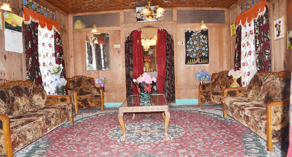New Mandalay Houseboat, Srinagar 4